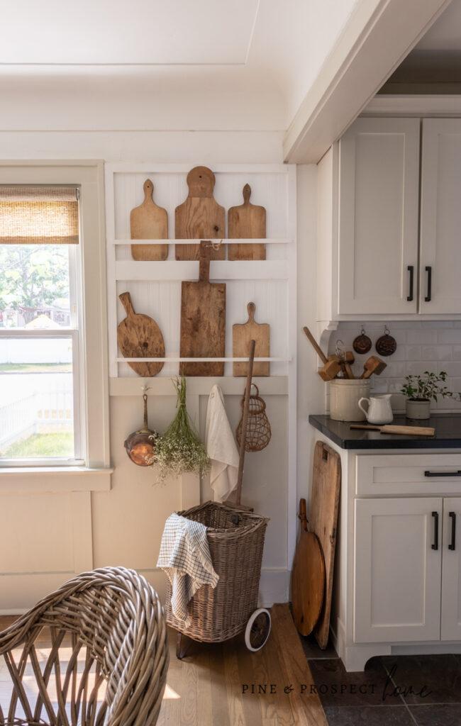 Sourcing Sustainable Decor: The Environmental Benefits of Vintage Shopping
