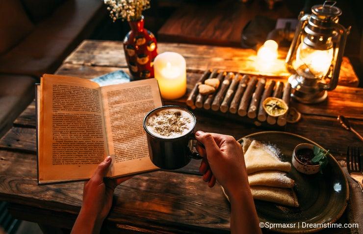 Coziness through Fabrics: How to Layer Textiles for Fall Ambiance