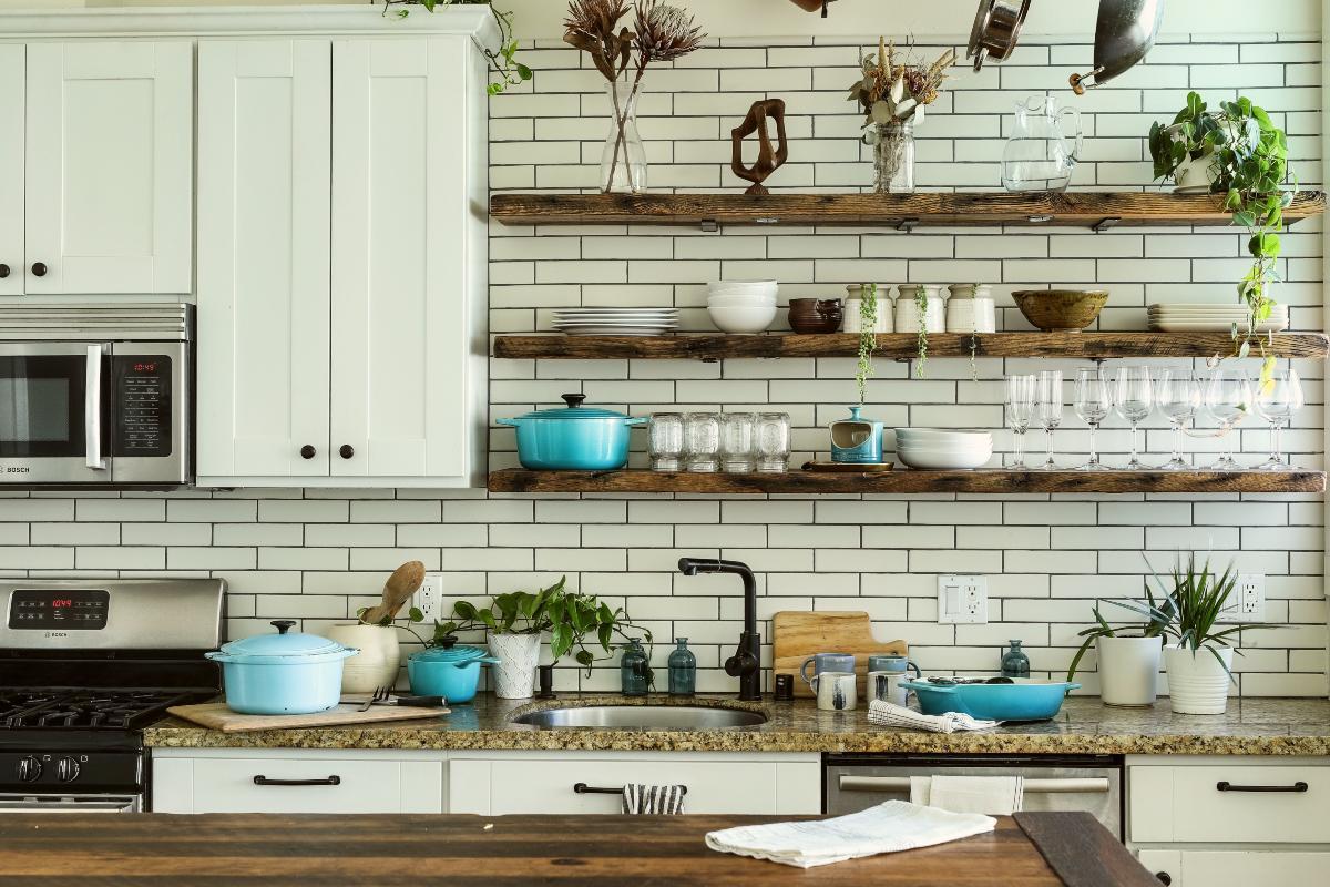 The Allure of Open Shelving: Aesthetic Appeal vs. Practicality