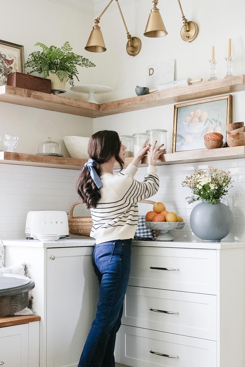 balancing Functionality with Style: Curating Your Open Shelves