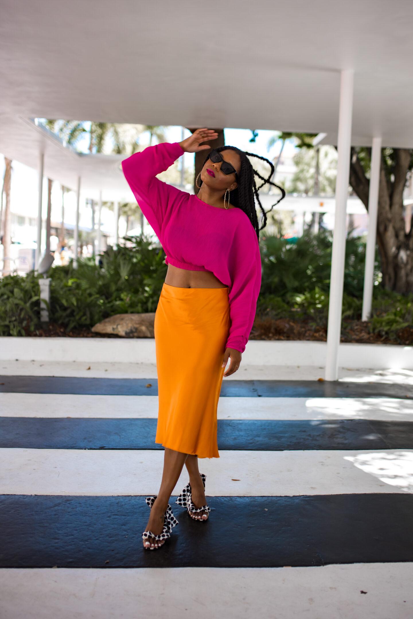 Use color blocking to add drama to‌ a boring space