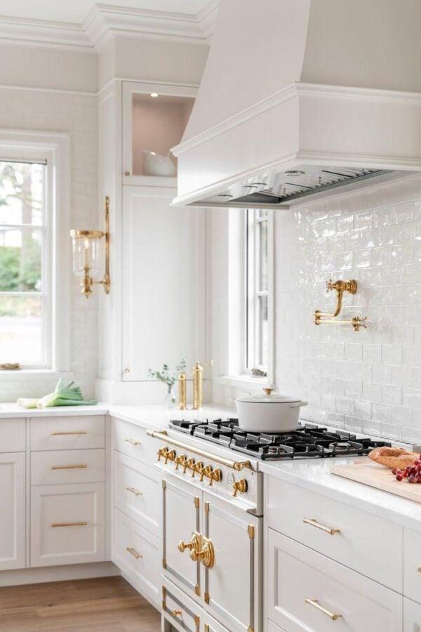 How to make your ⁢kitchen backsplash a focal point