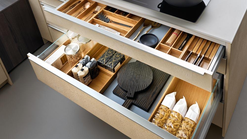 Smart Storage‍ Solutions to ⁣Keep Clutter at Bay ​and Maintain an Open ⁢Feel