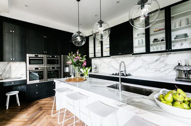 Why a⁢ monochrome kitchen can‌ actually feel warm