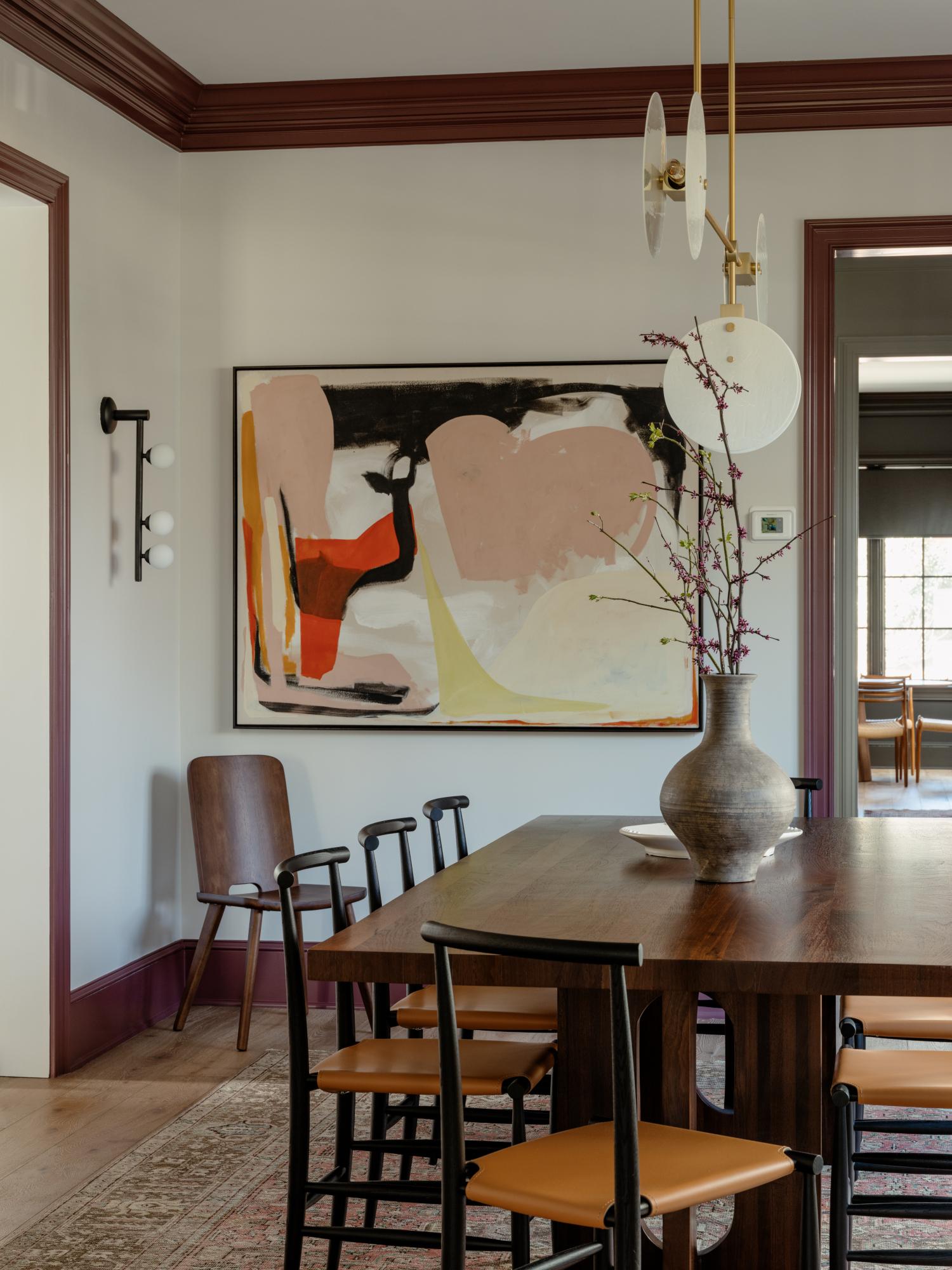 Why dark trim ⁢might be your next bold​ move