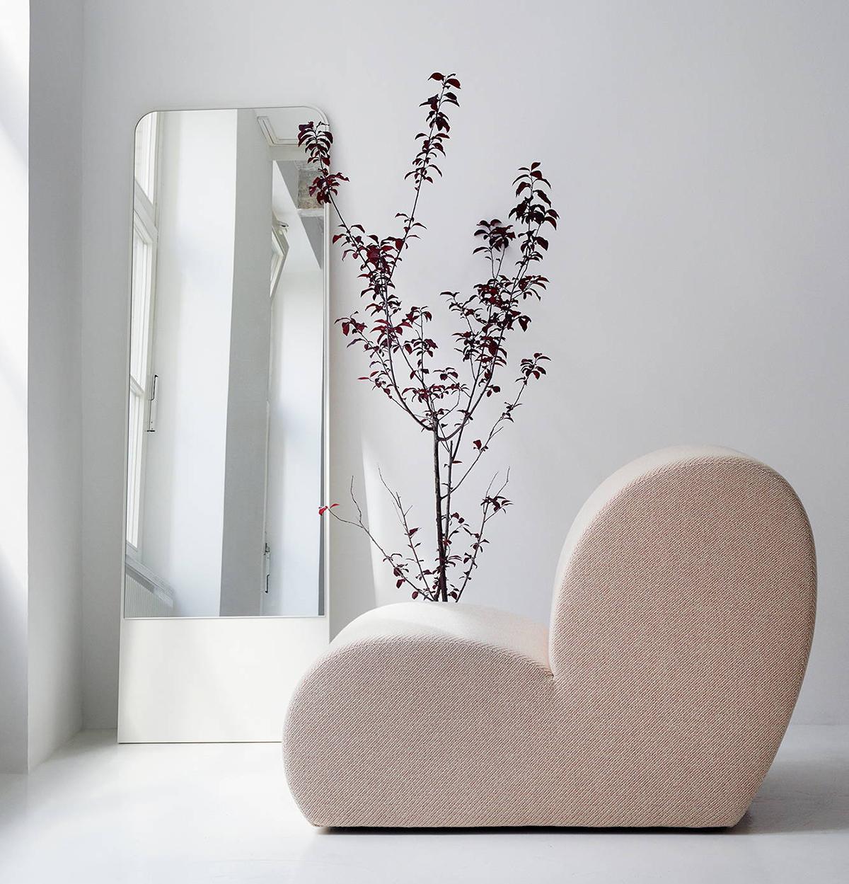 Select low-slung ⁣furniture and vertical storage elements to‌ lengthen sightlines through the room