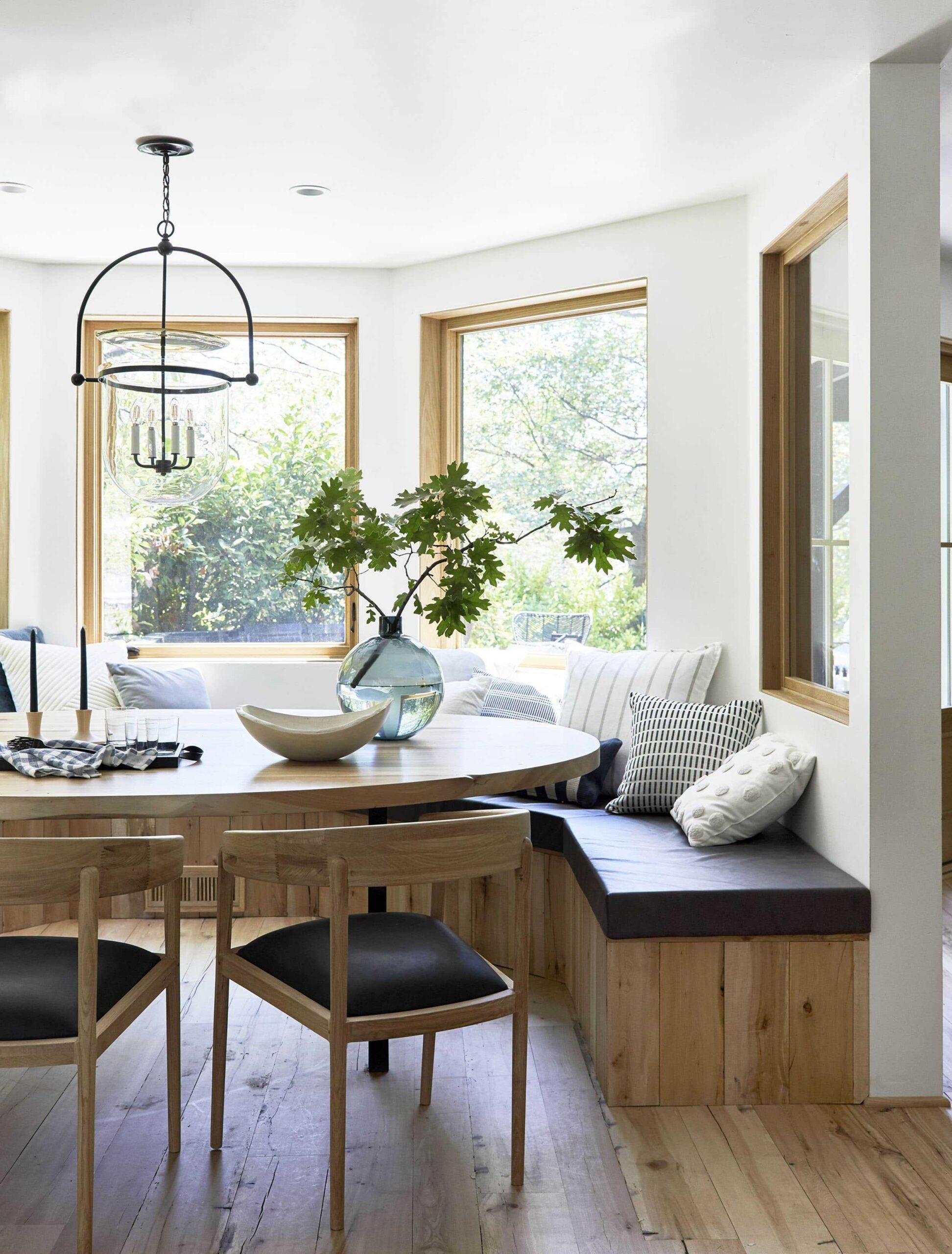 Why more people are⁣ choosing built-in dining benches